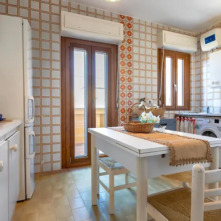 Daire Sardinia Re - Garibaldi Penthouse - Free Parking *